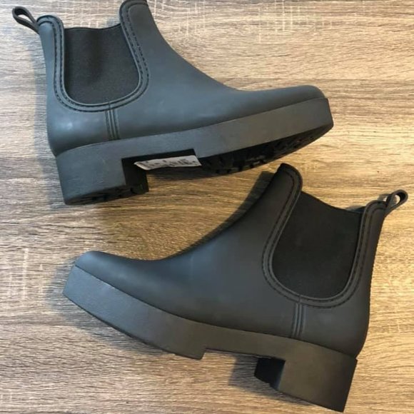 Jeffrey Campbell Shoes - NWOT Jeffrey Campbell Hydra Chelsea rain boots 8